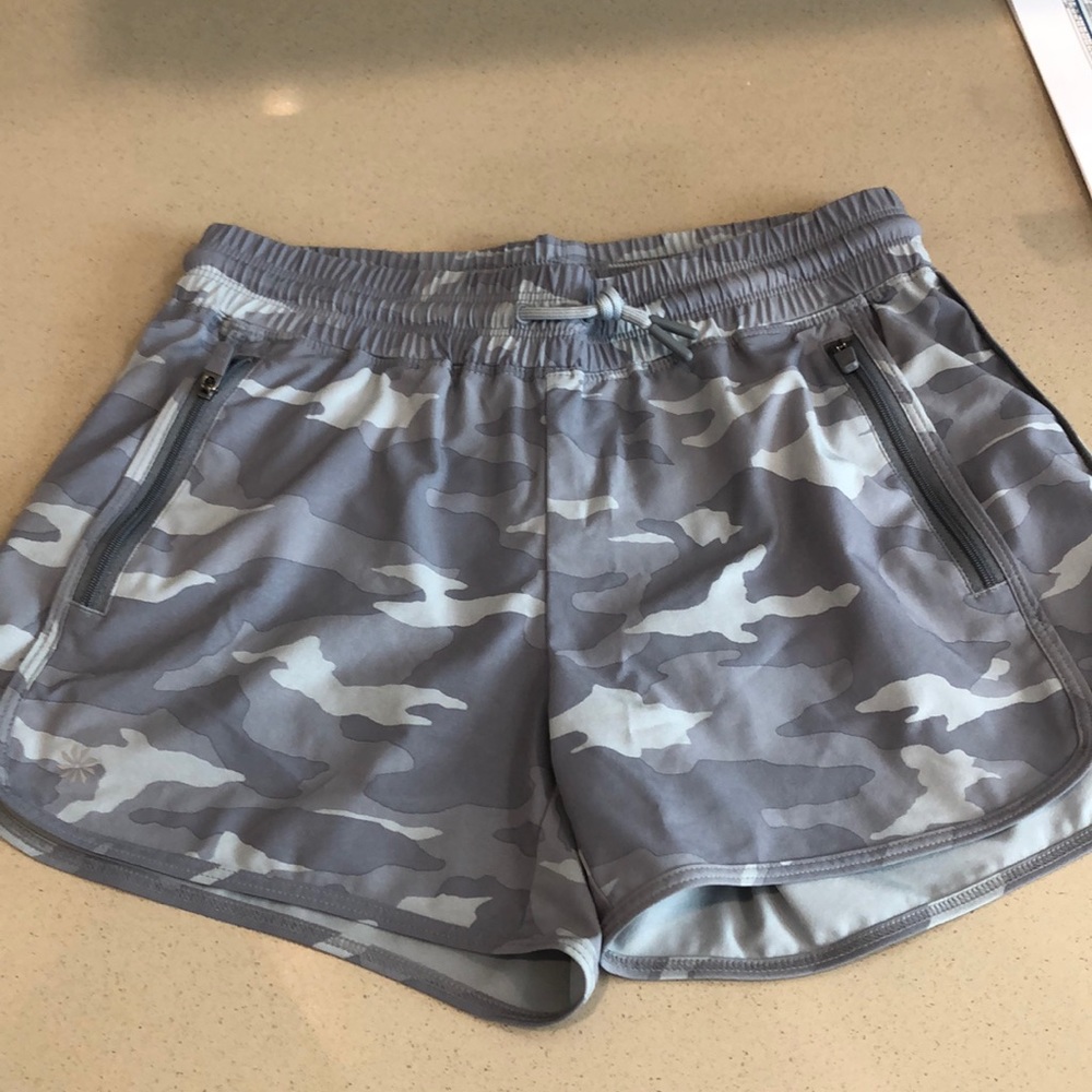 Girls adorable camo shorts size 14